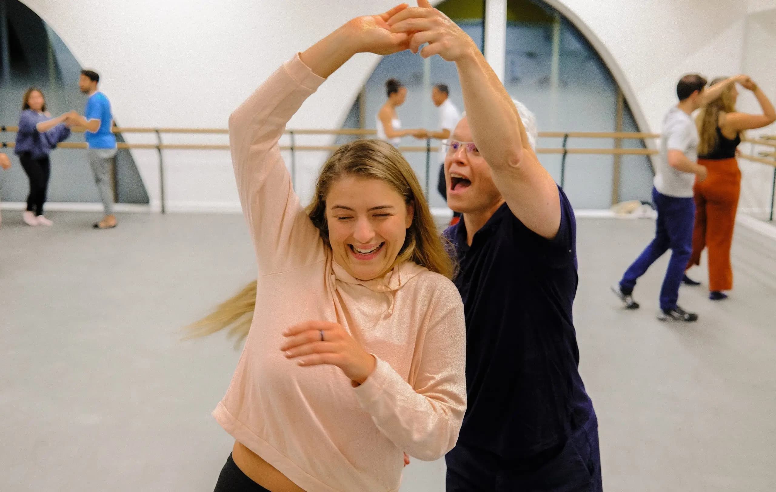 Crossbody salsa lesson Chiswick